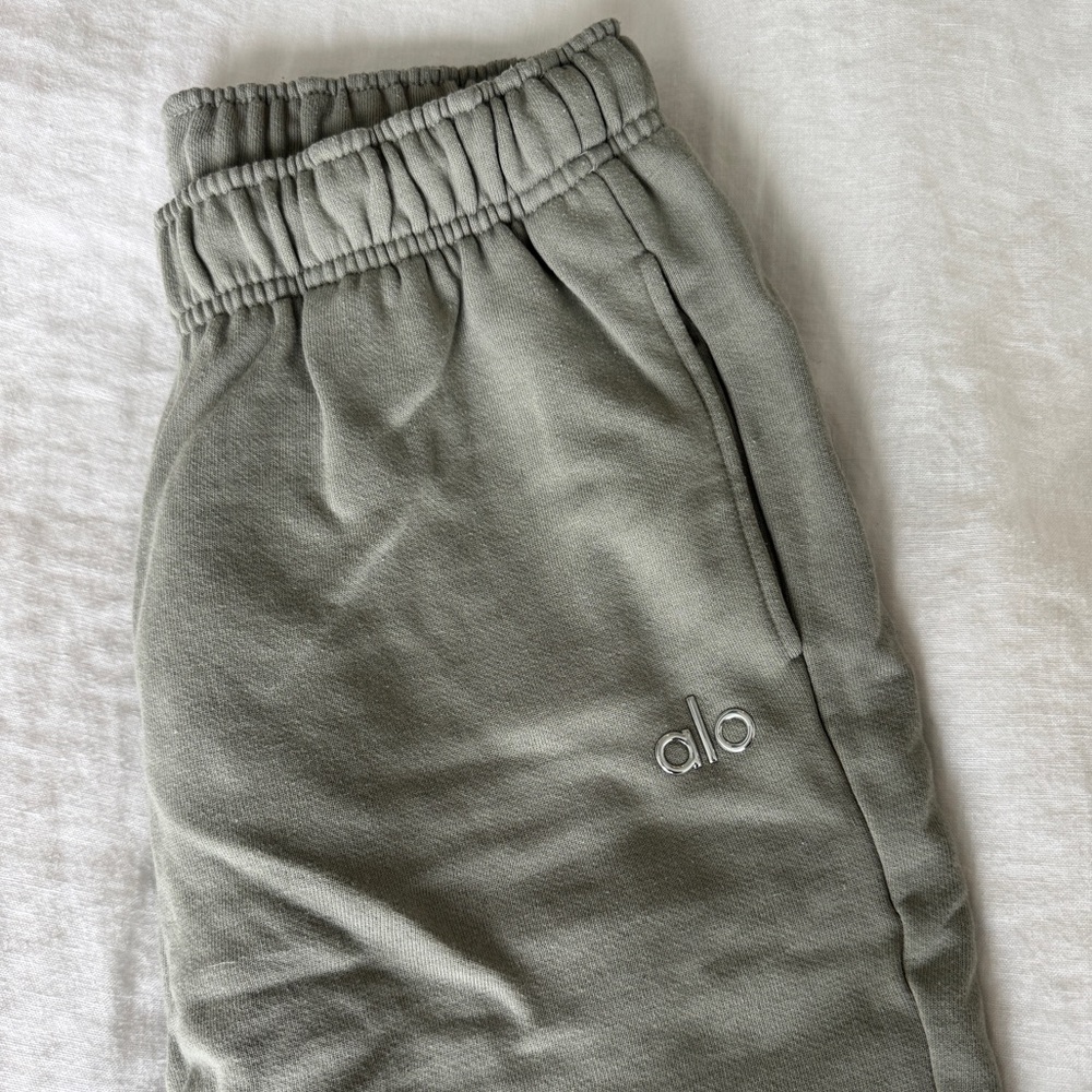 Alo Light Green Women’s Sweatpants Size Small